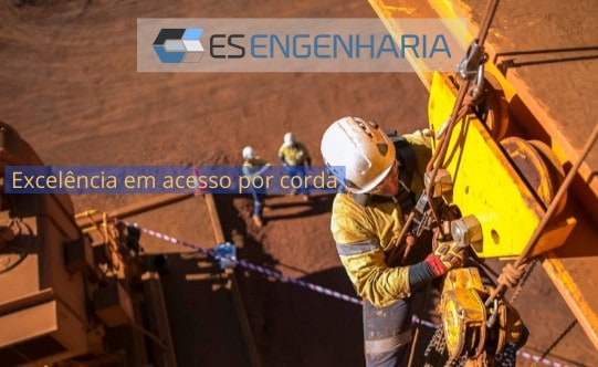 Técnicos IRATA em alpinismo industrial de estrutura elevada